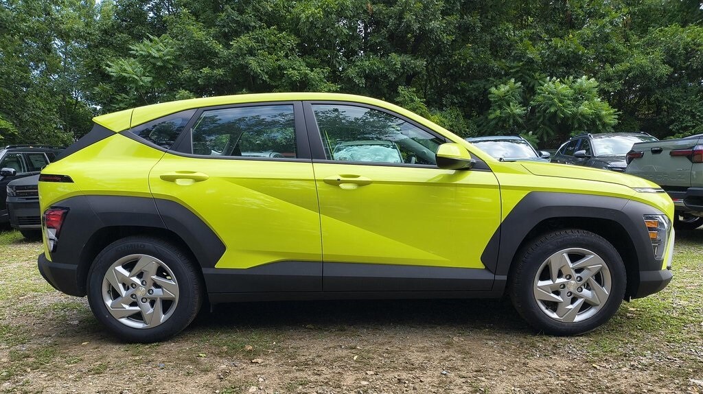 2024 Hyundai Kona SE photo 4