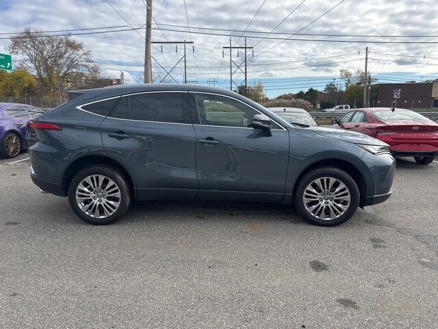 2022 Toyota Venza XLE photo 2