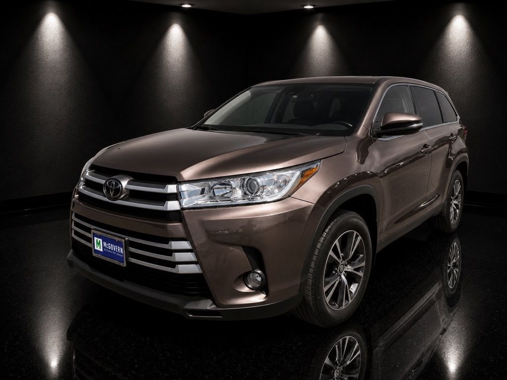 Used 2019 Toyota Highlander LE Plus V6 SUV
