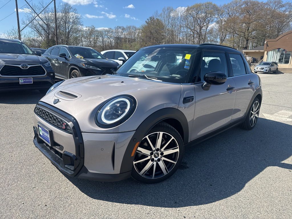 2024 MINI Hardtop Cooper S's photo