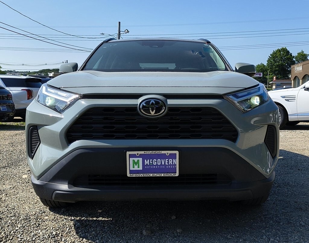 2022 Toyota RAV4 XLE photo 2
