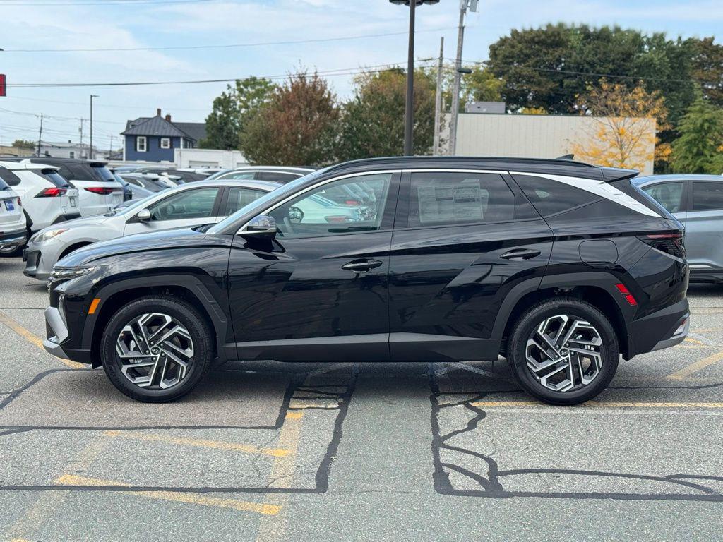 2025 Hyundai Tucson Hybrid Limited photo 2