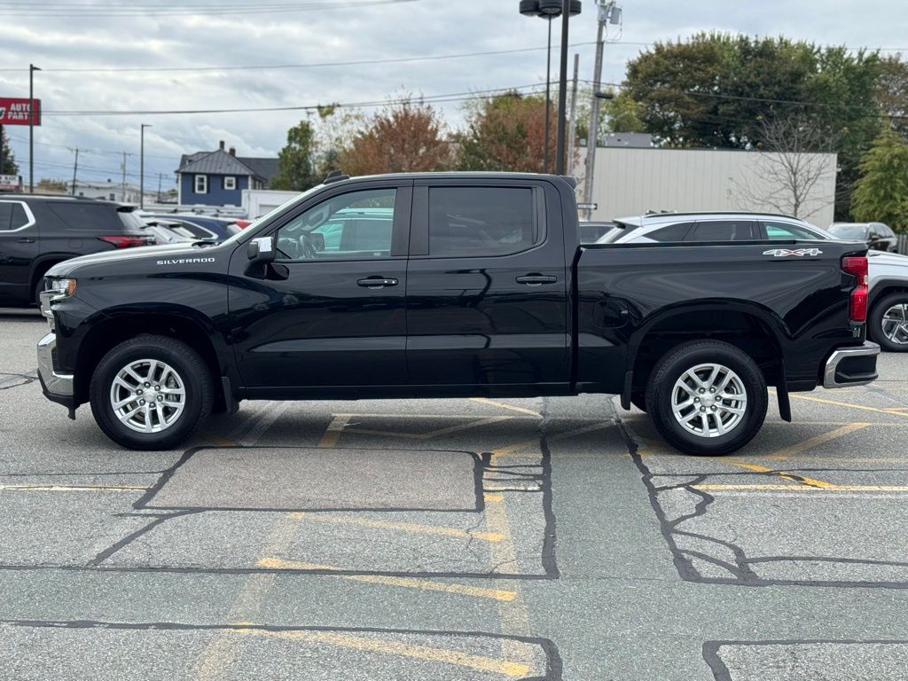 2022 Chevrolet Silverado 1500 LT photo 2
