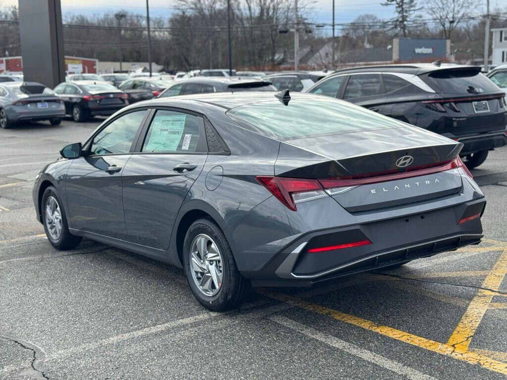 New 2026 Hyundai Elantra SE Sedan