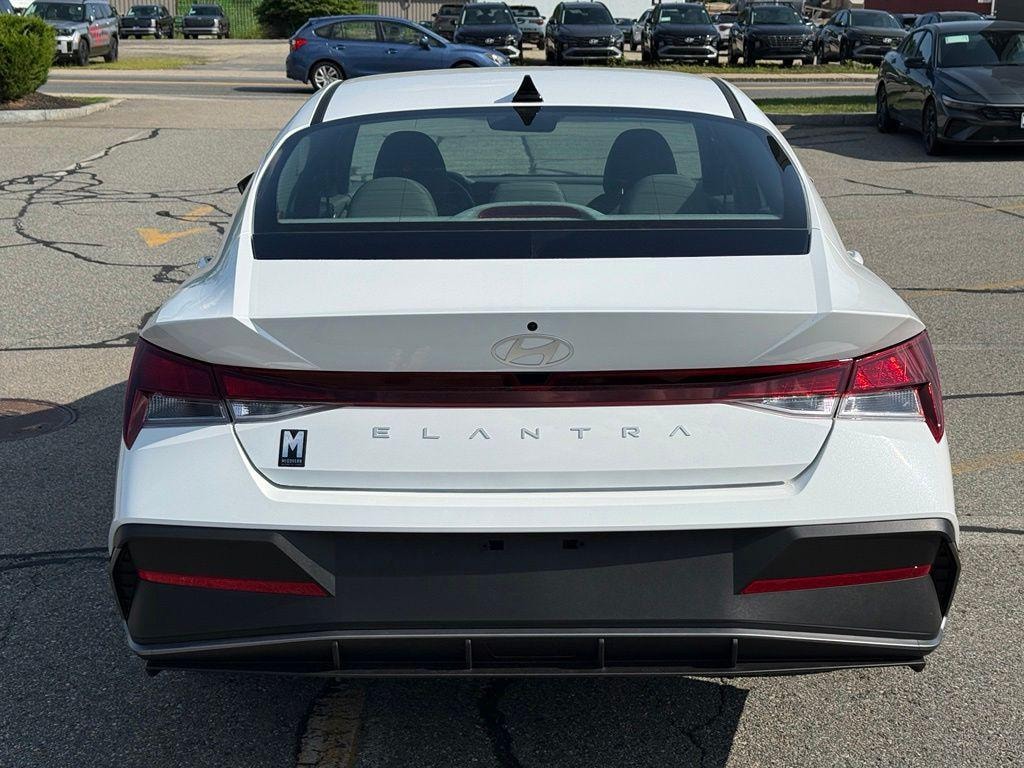 New 2026 Hyundai Elantra SE Sedan