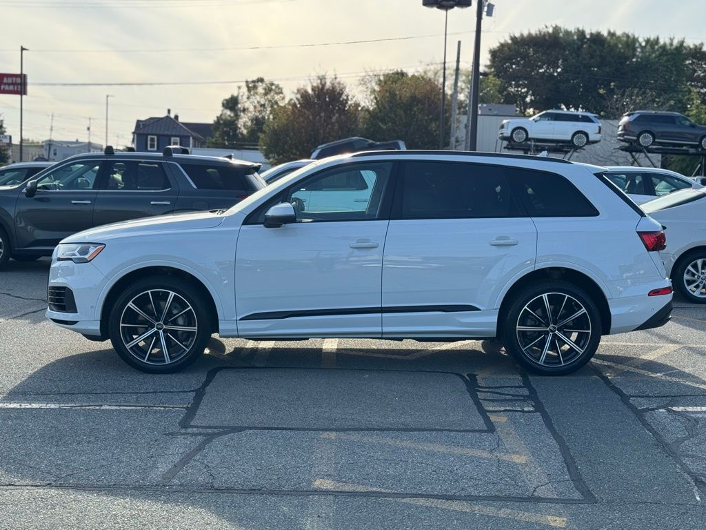 2023 Audi Q7 55 Premium Plus photo 2