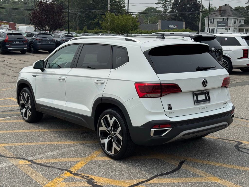 2022 Volkswagen Taos SEL photo 3