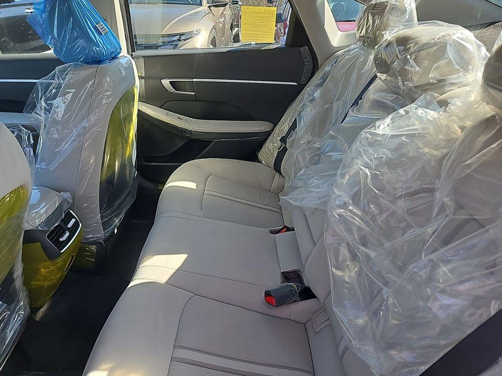 2025 Hyundai Sonata Hybrid SEL - Photo 17