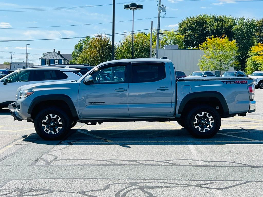 2021 Toyota Tacoma TRD Off-Road photo 2