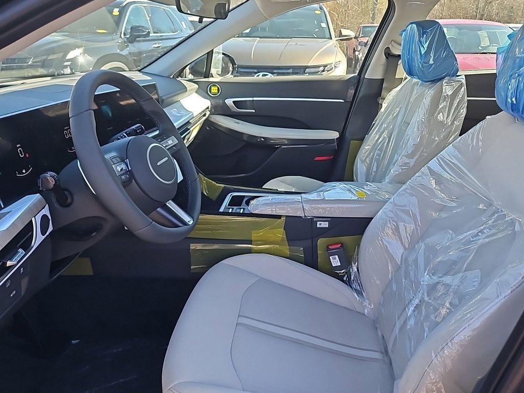 2025 Hyundai Sonata Hybrid SEL - Photo 16
