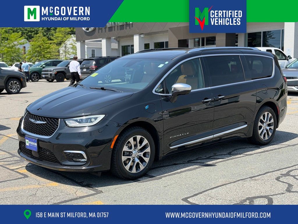 2022 Chrysler Pacifica Hybrid Pinnacle Hybrid's photo