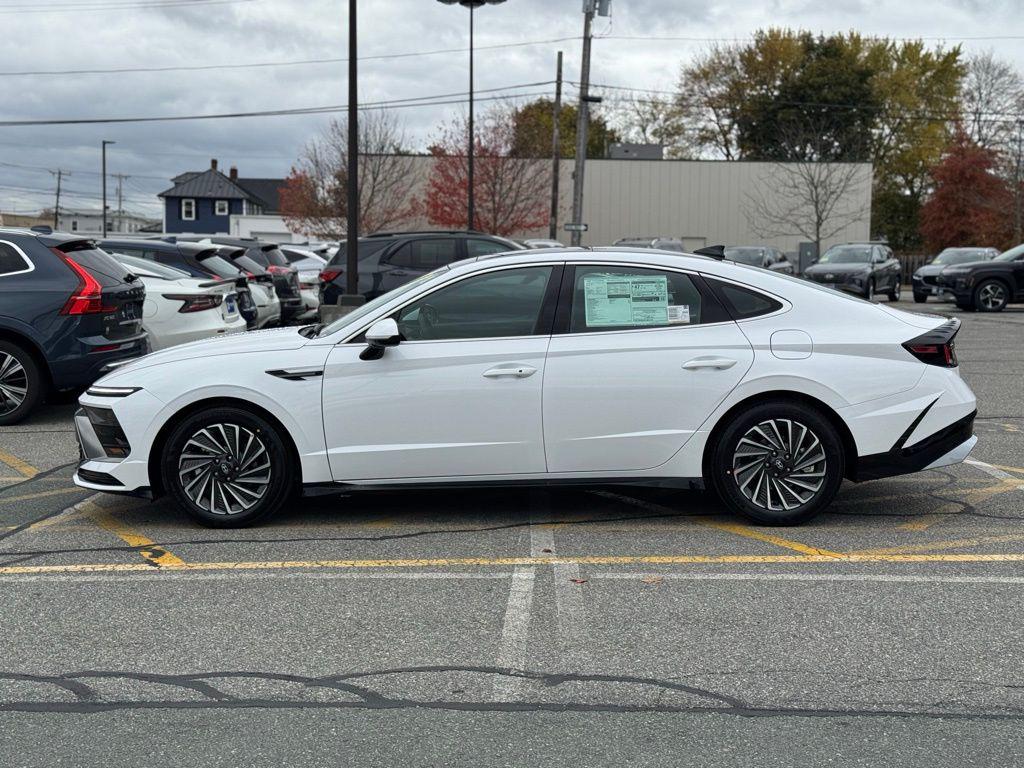 2026 Hyundai Sonata Hybrid SEL photo 2