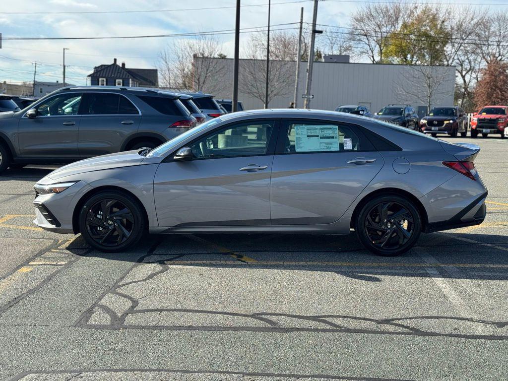 2026 Hyundai Elantra SEL Sport photo 2
