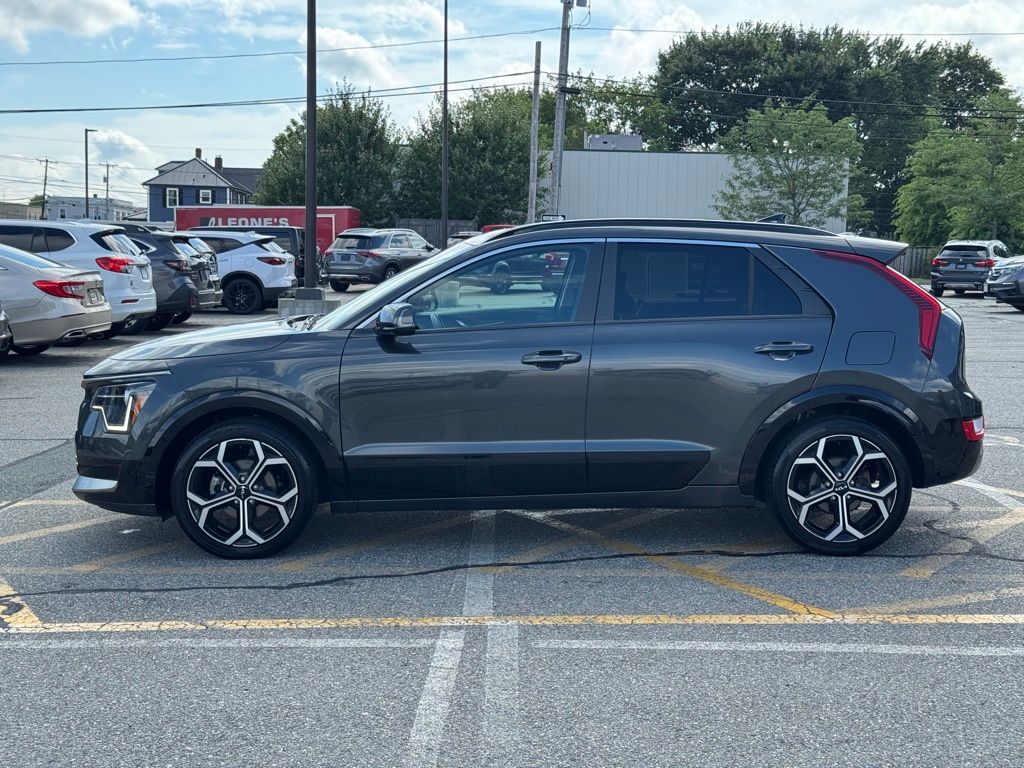 2023 Kia Niro EX Touring photo 2