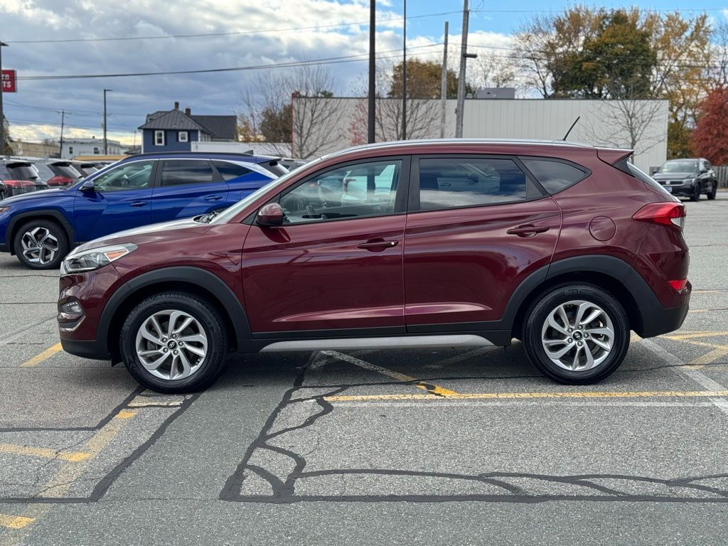 2017 Hyundai Tucson SE photo 2