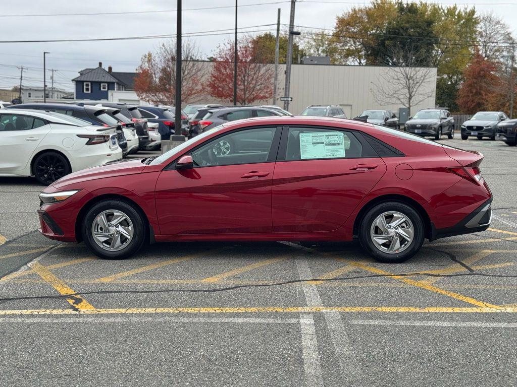 2026 Hyundai Elantra SE photo 2