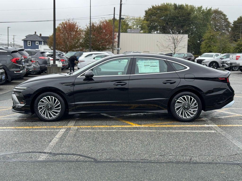 2025 Hyundai Sonata Hybrid Limited photo 2