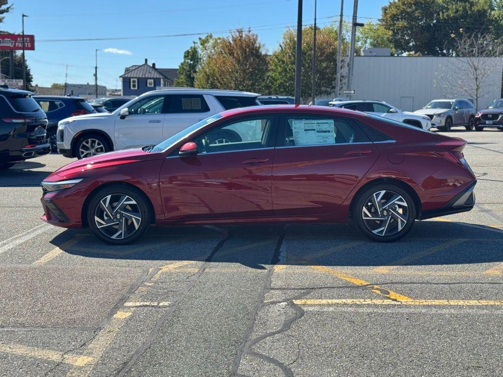 New 2025 Hyundai Elantra Limited Sedan