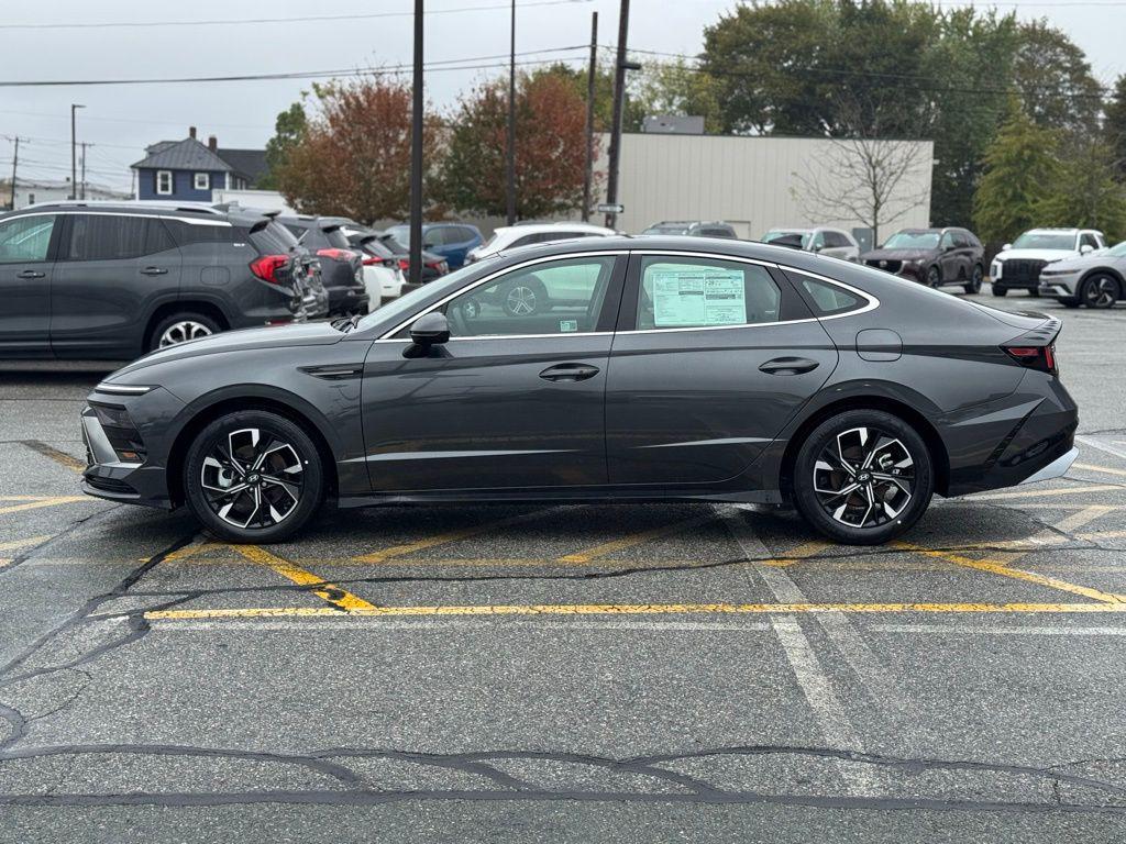 2025 Hyundai Sonata SEL photo 2
