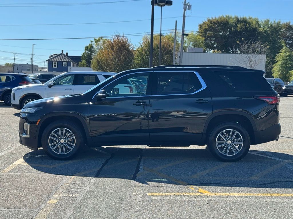 2023 Chevrolet Traverse Leather photo 2