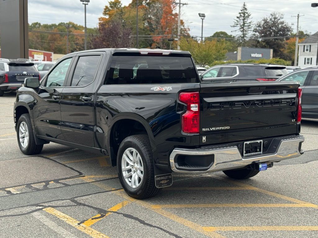 2022 Chevrolet Silverado 1500 LT photo 3