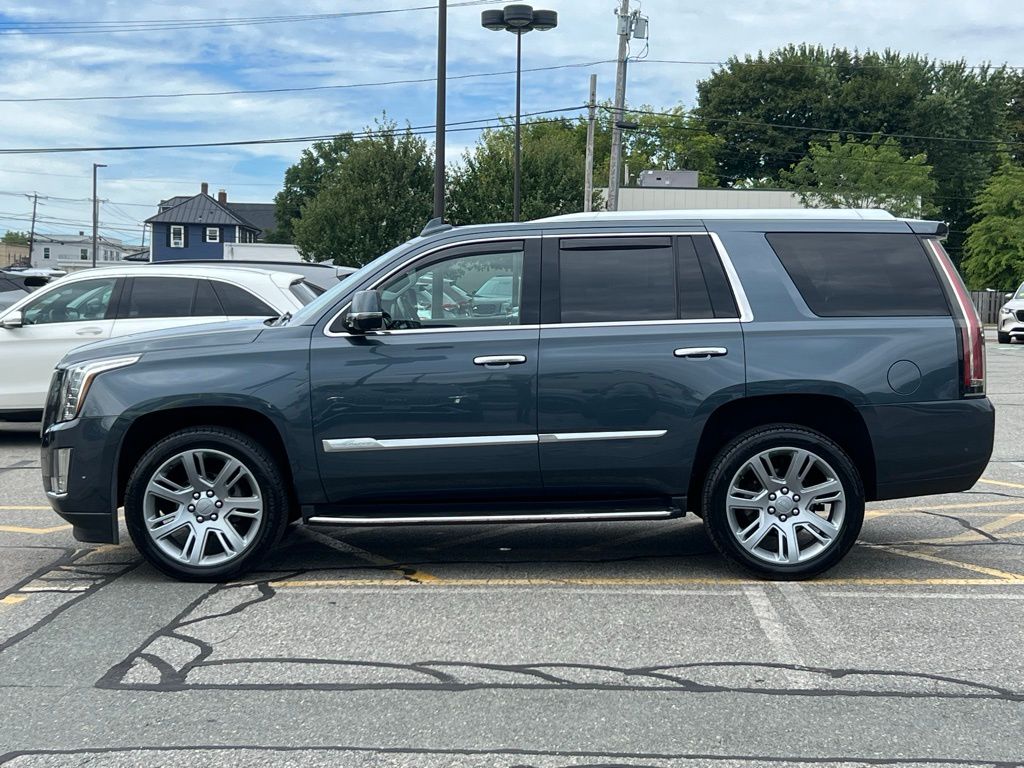 2019 Cadillac Escalade Luxury photo 2