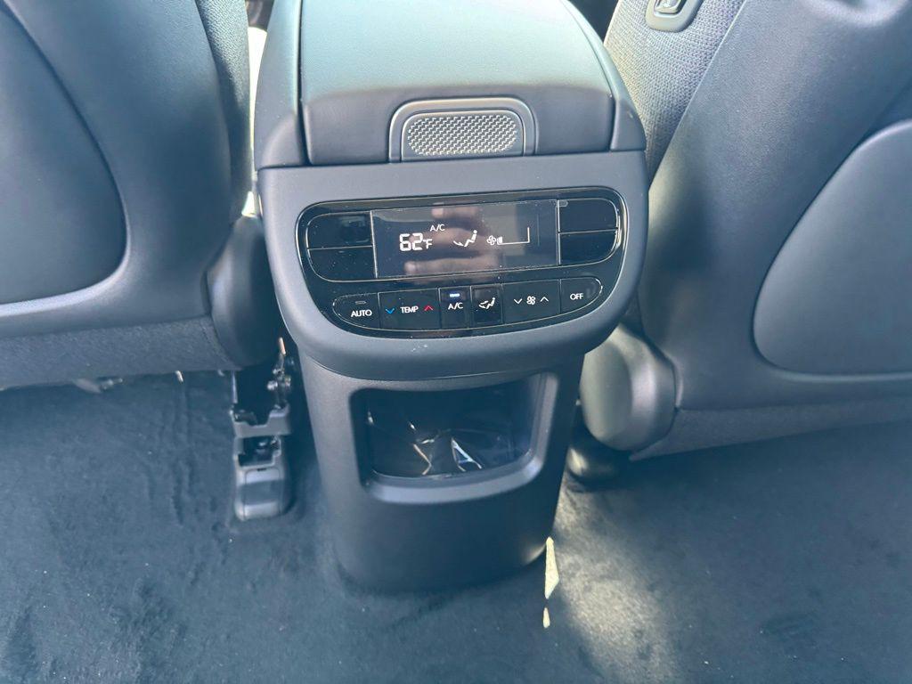 2026 Hyundai IONIQ 9 SE - Photo 13