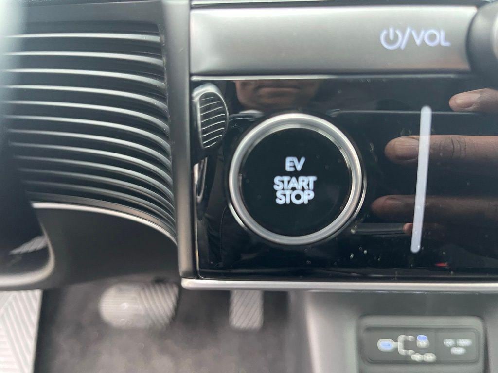 2025 Hyundai IONIQ 5 SEL - Photo 25