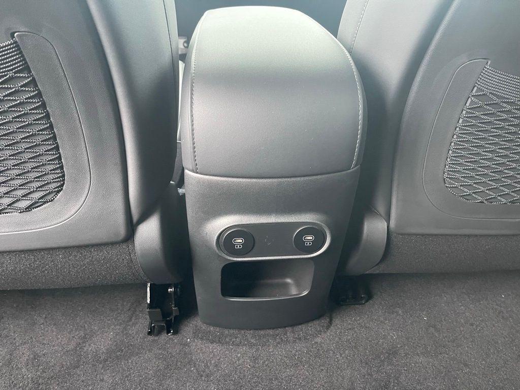 2025 Hyundai IONIQ 5 SEL - Photo 13