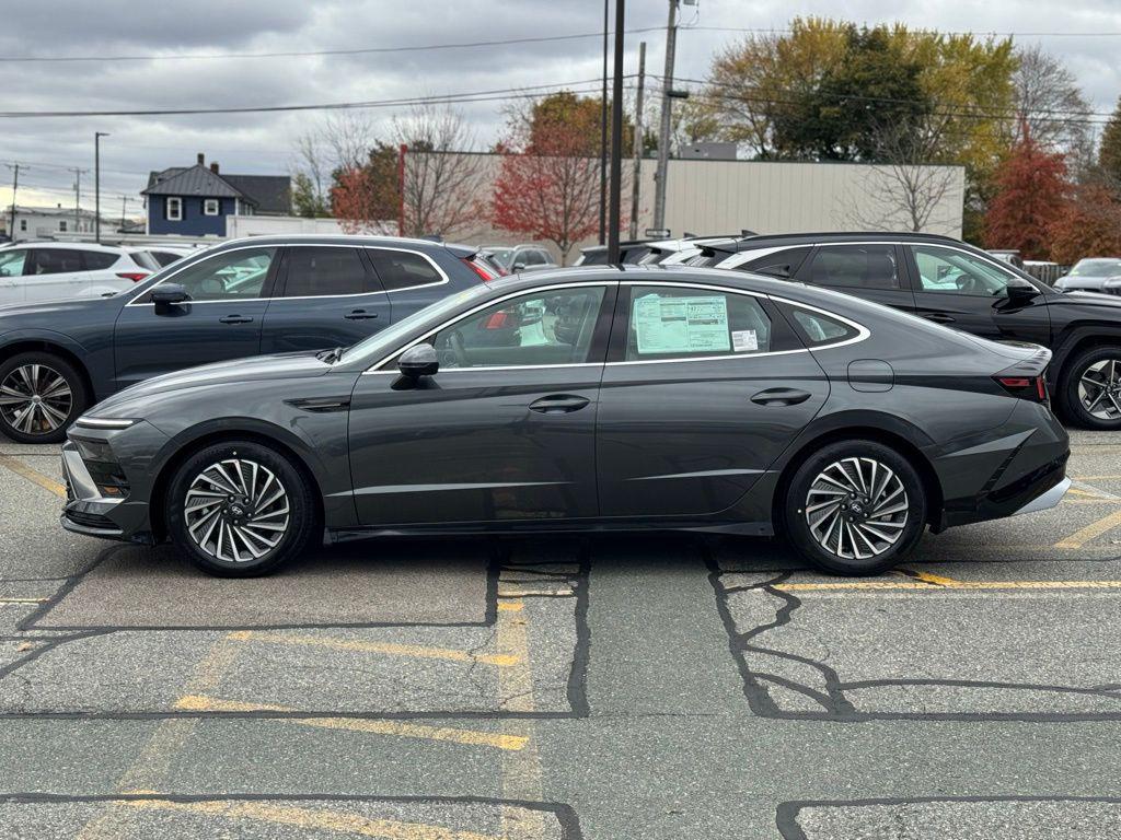 2026 Hyundai Sonata Hybrid Limited photo 2