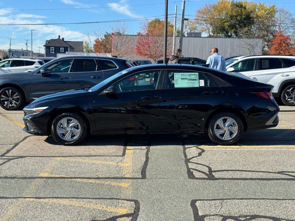 2026 Hyundai Elantra SE photo 2