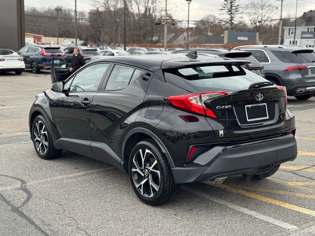 2020 Toyota C-HR XLE photo 2