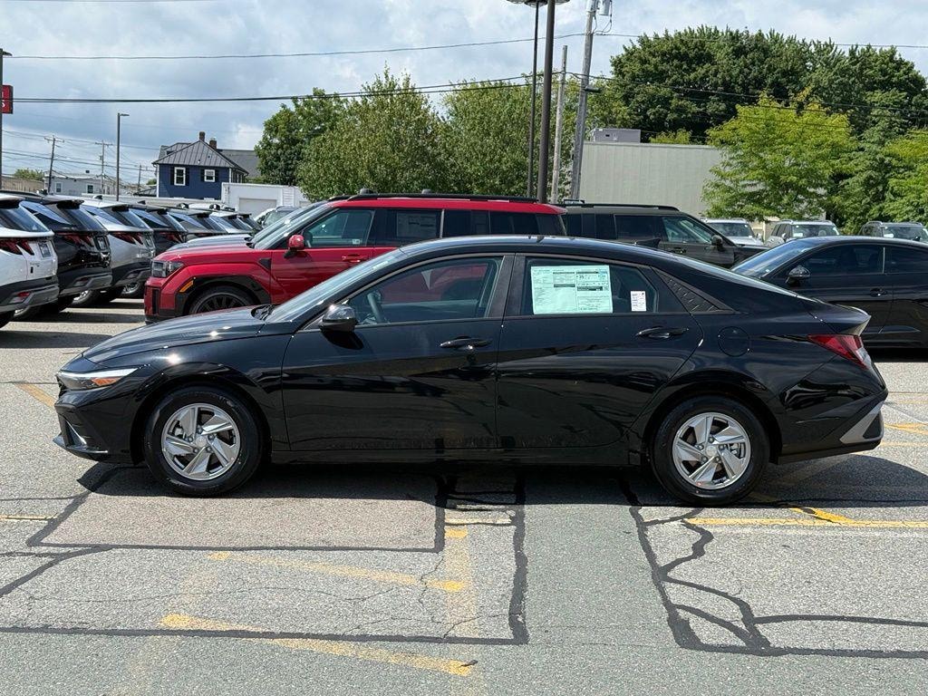 New 2026 Hyundai Elantra SE Sedan