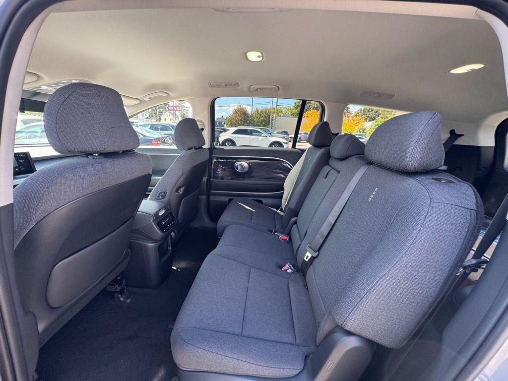 2026 Hyundai IONIQ 9 SE - Photo 14