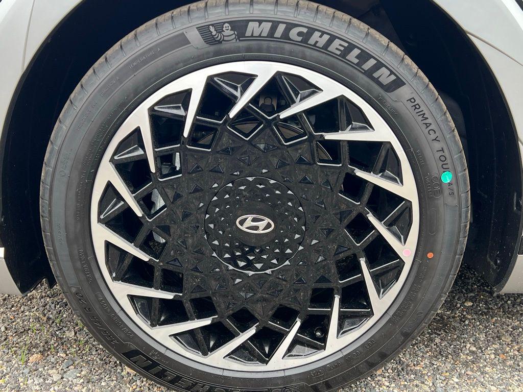 2024 Hyundai IONIQ 5 Limited - Photo 9