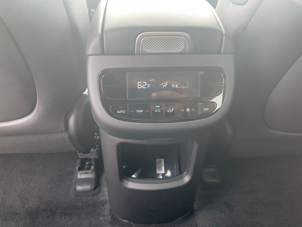 2026 Hyundai IONIQ 9 SE - Photo 13