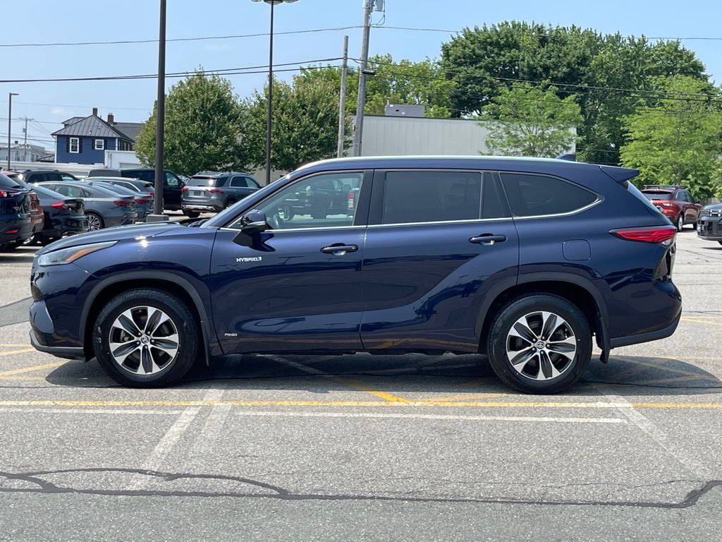 Used 2021 Toyota Highlander XLE with VIN 5TDGBRCH6MS517028 for sale in Milford, MA