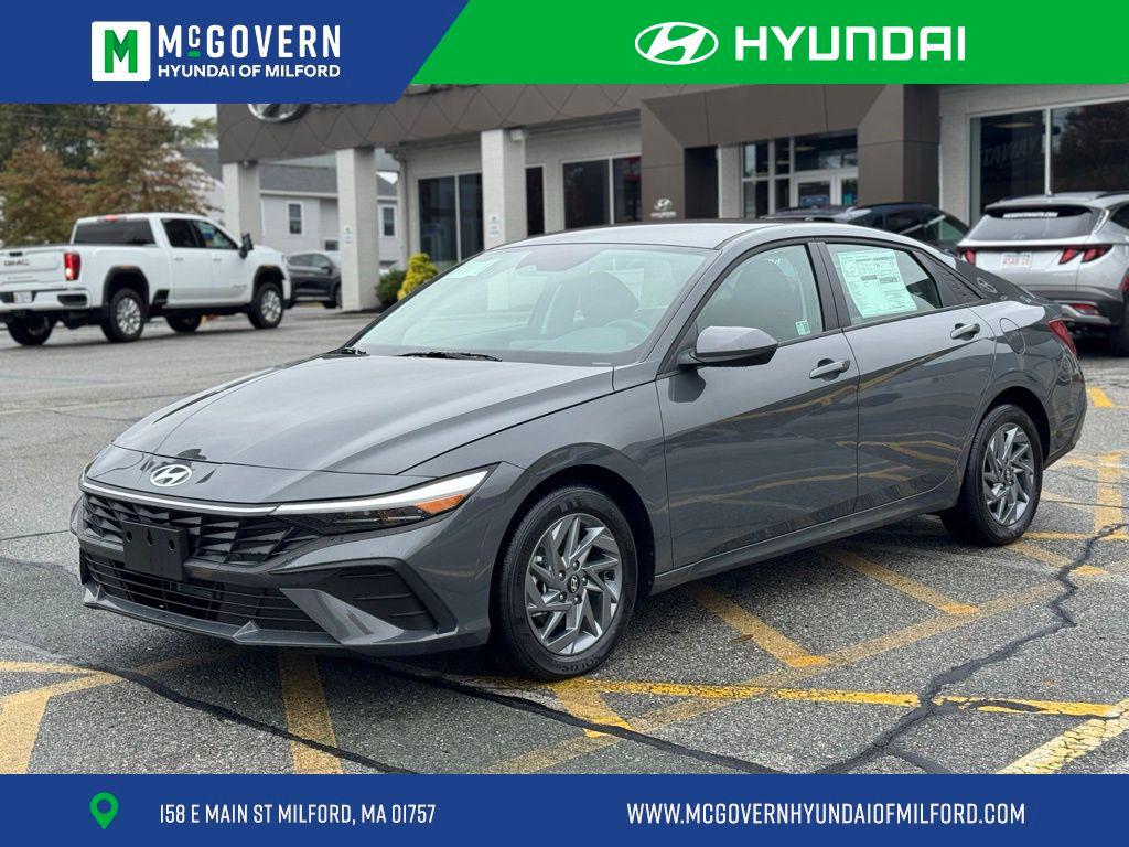 2025 Hyundai Elantra Hybrid Sedan 