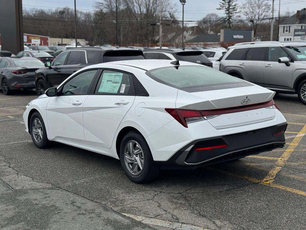 New 2026 Hyundai Elantra SE Sedan