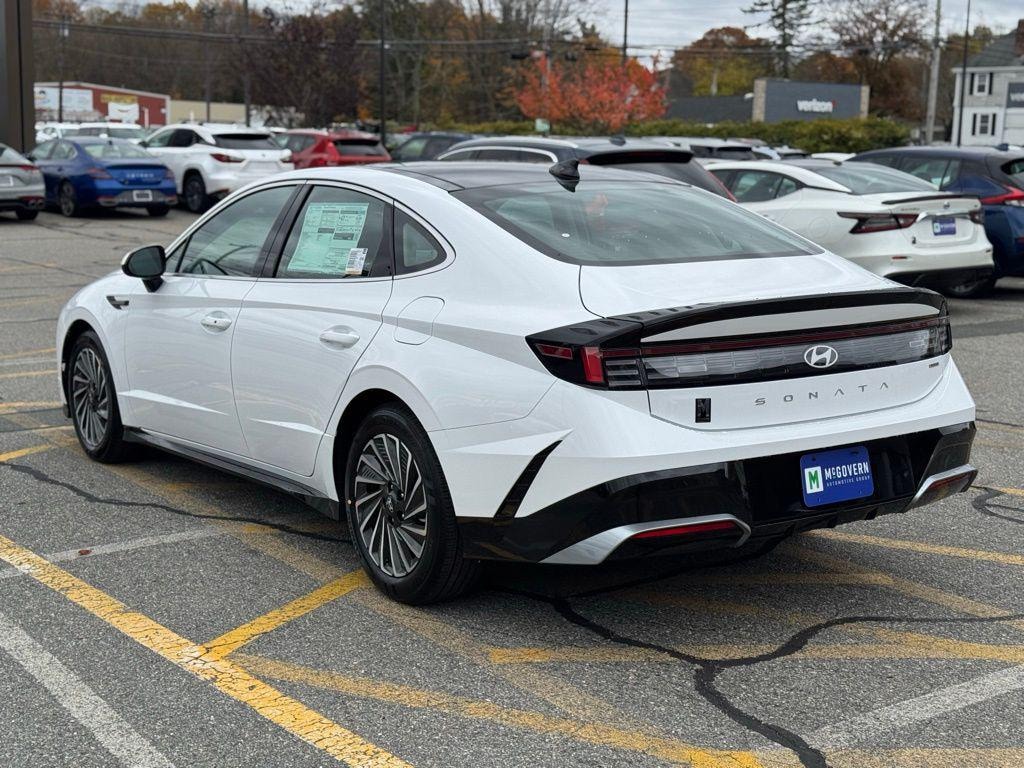 New 2026 Hyundai Sonata Hybrid SEL Sedan