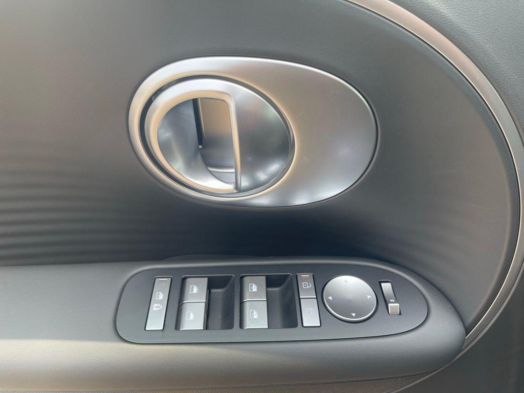 2026 Hyundai IONIQ 9 SE - Photo 17