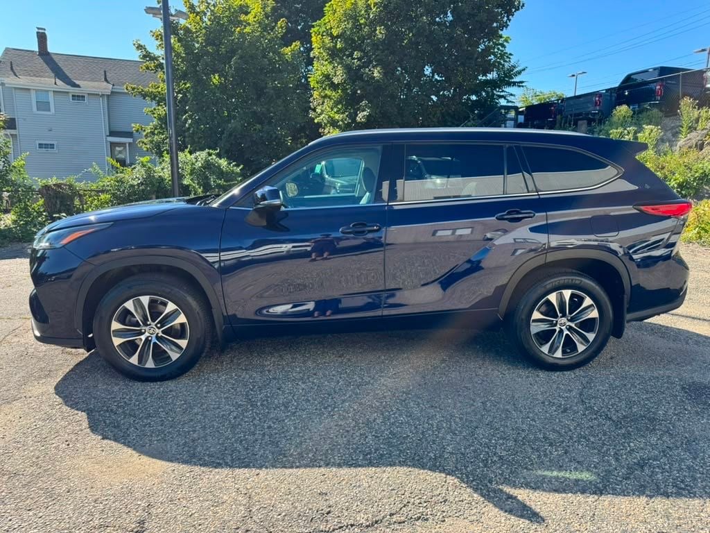 Used 2022 Toyota Highlander XLE SUV