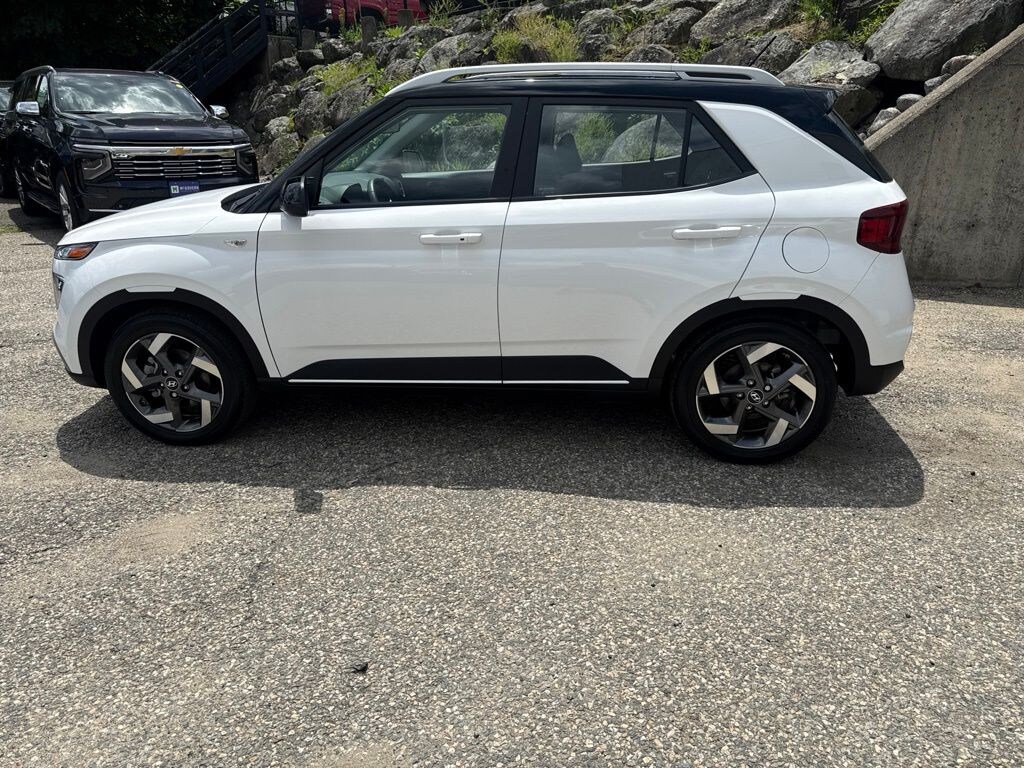 Used 2024 Hyundai Venue Limited SUV