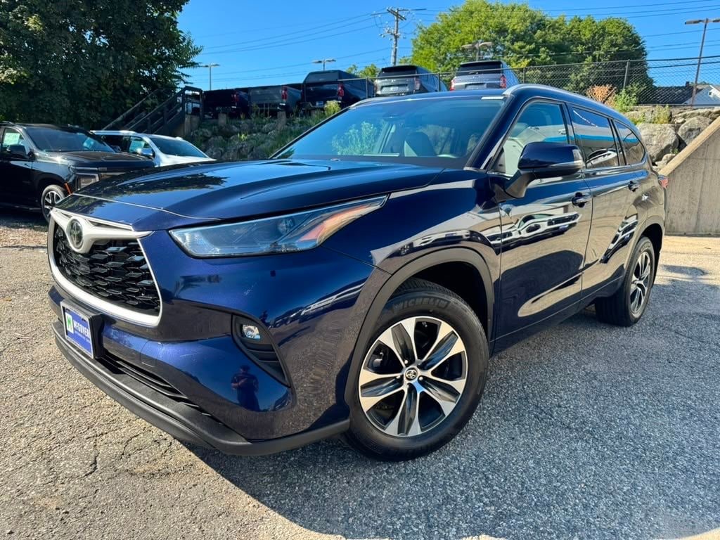Used 2022 Toyota Highlander XLE SUV