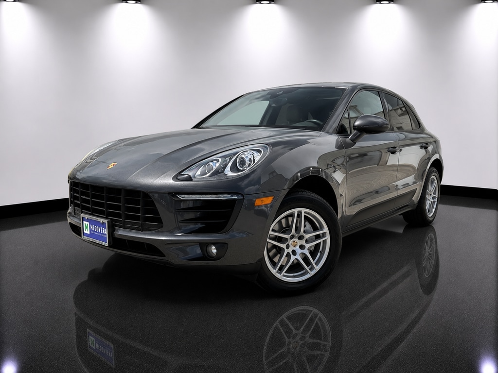 2017 Porsche Macan -'s photo