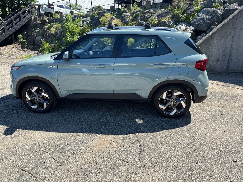 Used 2025 Hyundai Venue SEL SUV