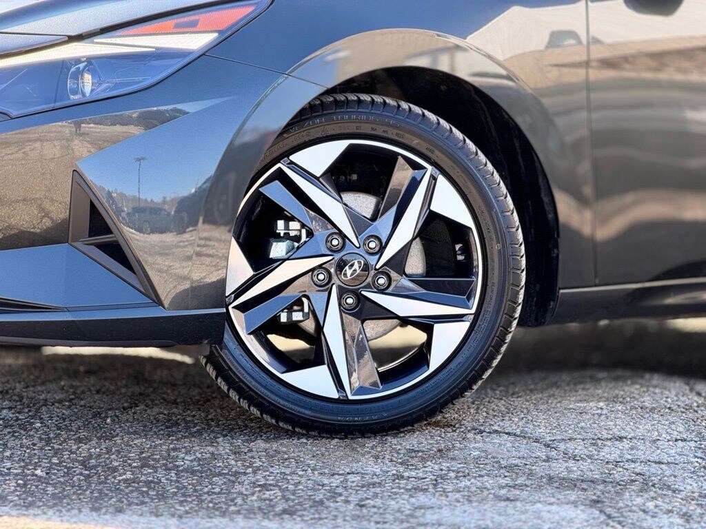 Used 2023 Hyundai Elantra SEL Sedan