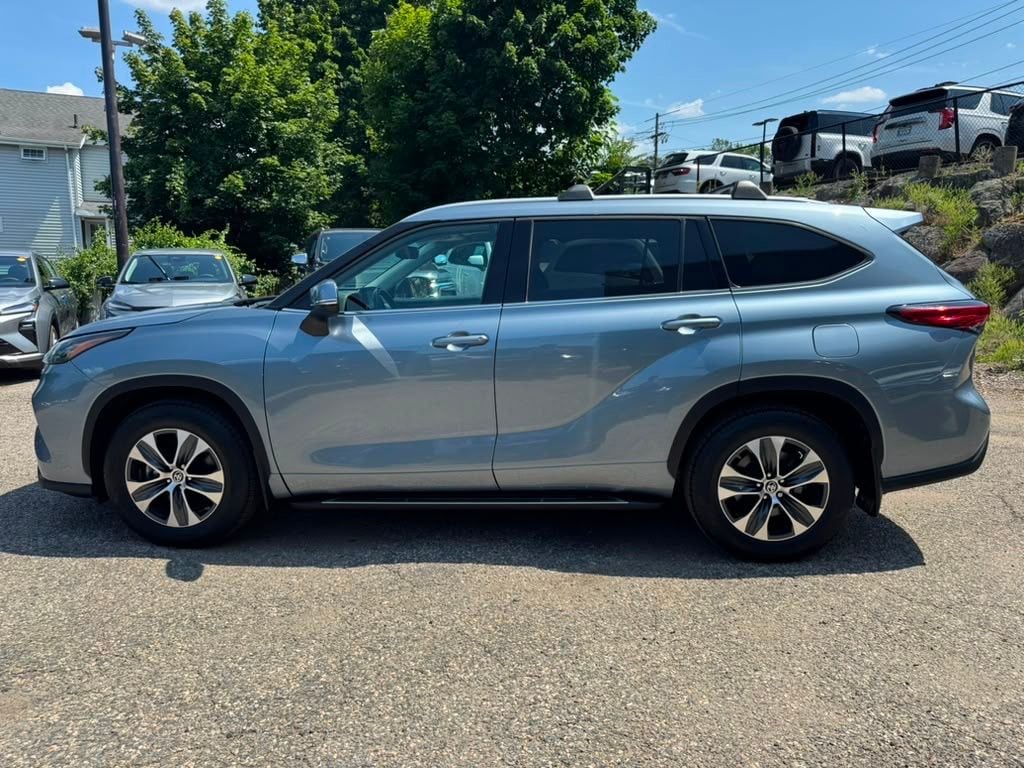 Used 2022 Toyota Highlander XLE SUV