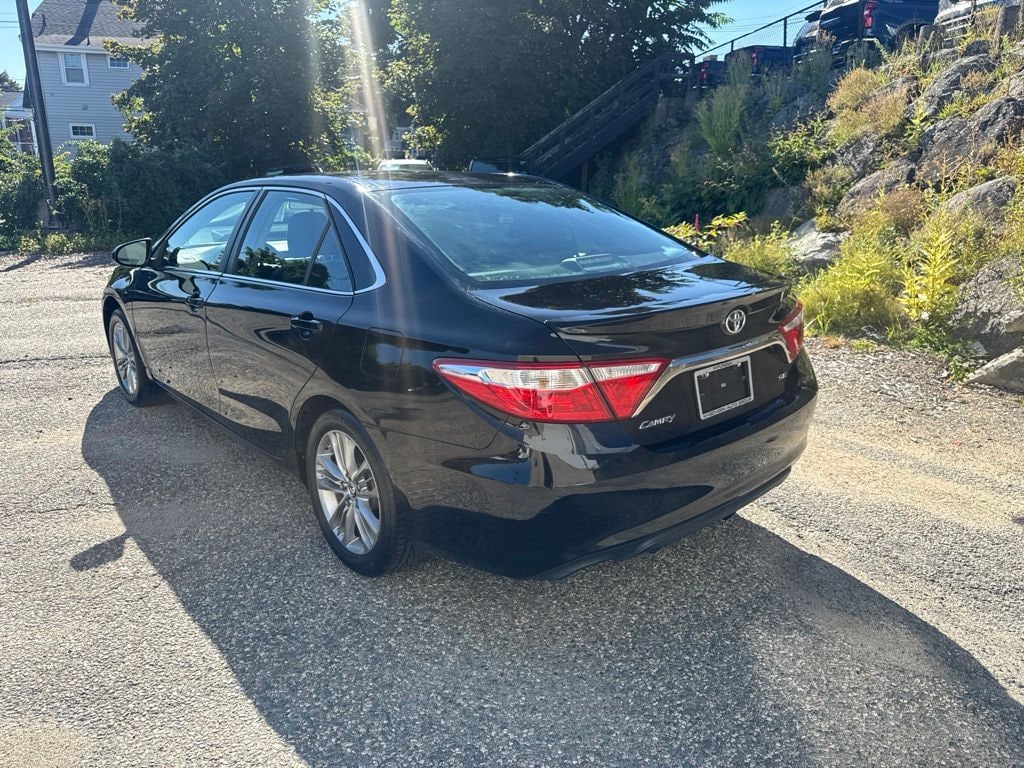 Used 2015 Toyota Camry SE Sedan