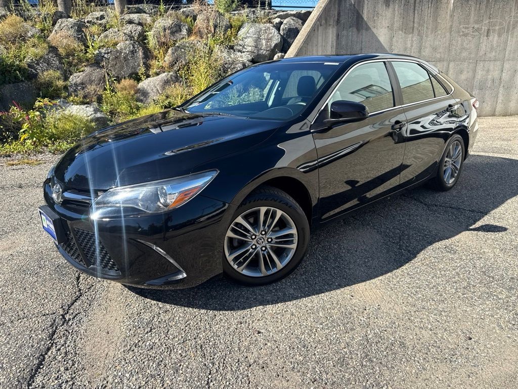 Used 2015 Toyota Camry SE Sedan
